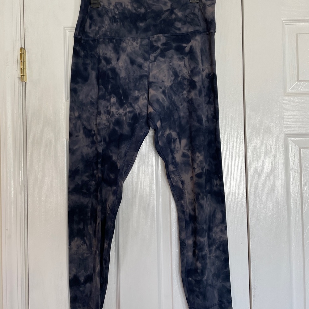 NWOT LULULEMON LEGGINGS SZ 14 BLUE CAMO
